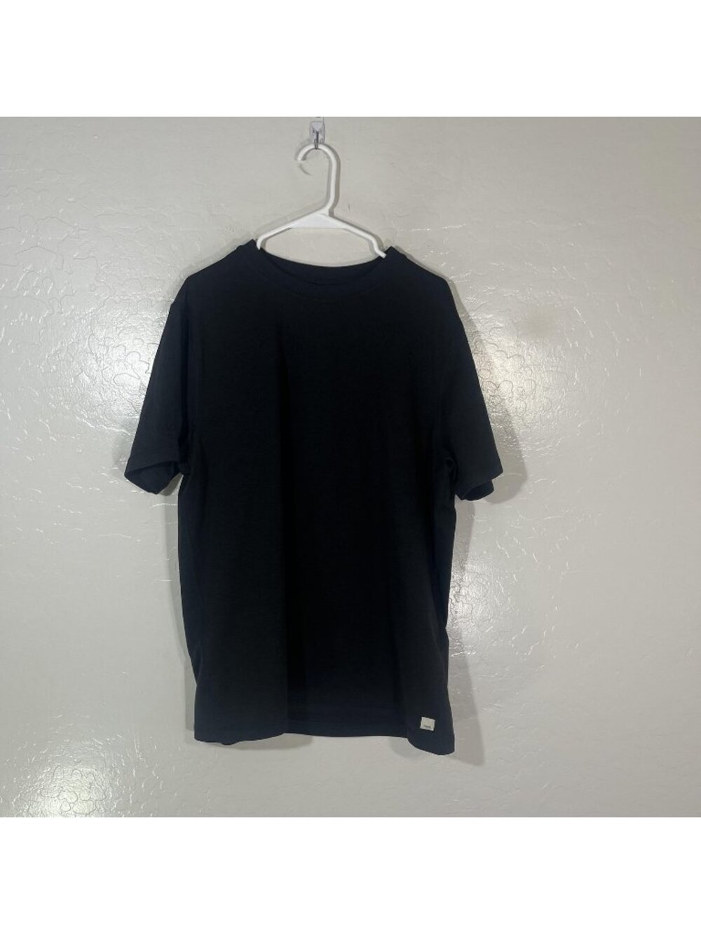 Vuori Shirt Mens Large Black Solid Logo Short Sleeve Crewneck Tee Casual